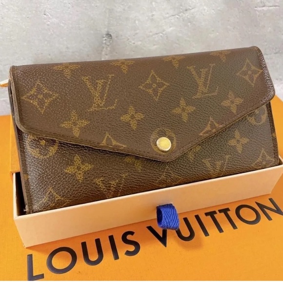 Louis Vuitton Handbags - EXCELLENT CONDITION! Authentic Louis Vuitton Portefeuille Sarah Long Wallet